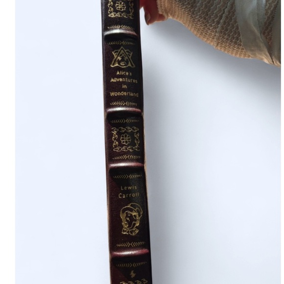 Leather Bound Alice's Adventures in Wonderland Book EXCELLENT CONDITION (1977) - Picture 7 of 12